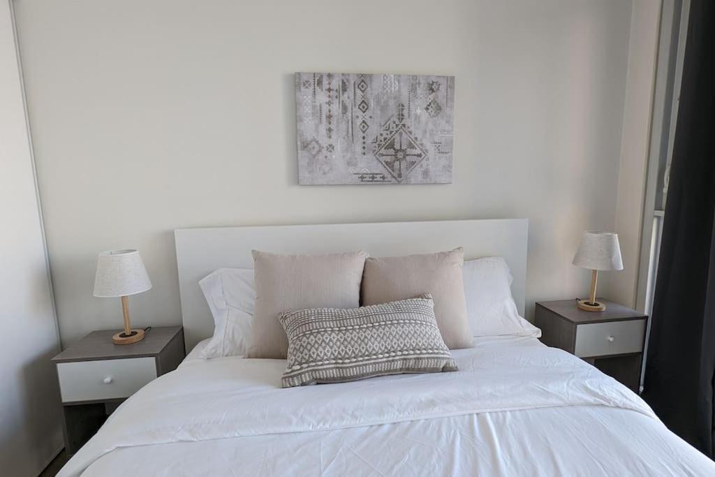 Lovely 2 Bed In Downtown *