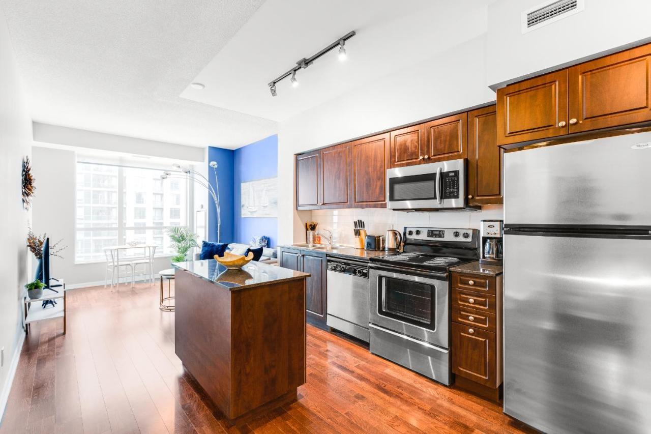 Apartment Aoc - High-rise - View Toronto
