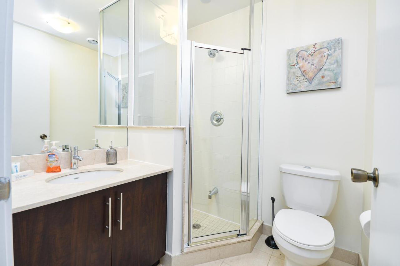 Apartment Minutes Walk To Scotiabank Arena,tiff, Mtcc,cn Tower Downtown *