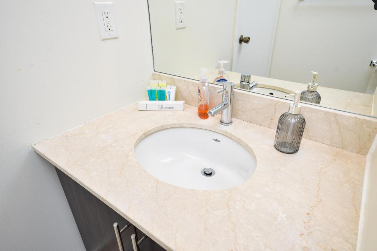 Minutes Walk To Scotiabank Arena,tiff, Mtcc,cn Tower Downtown Apartment *