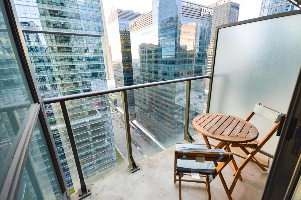 Minutes Walk To Scotiabank Arena,tiff, Mtcc,cn Tower Downtown Apartment