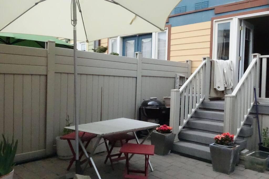 Apartment Bright Studio W Full Kitchen And Detached Bathroom