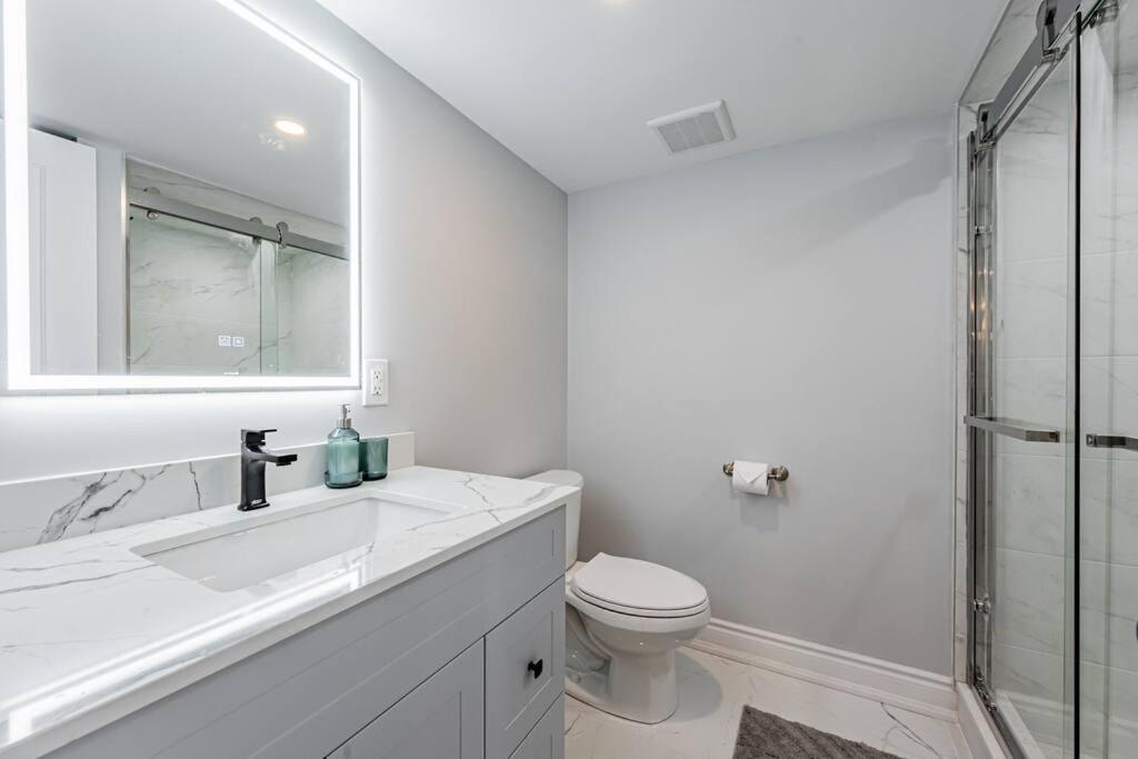 Cheerful 3 Bedrooms Free Parking * Toronto