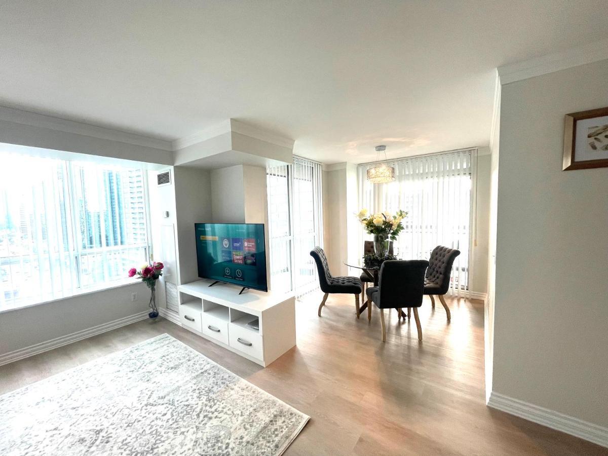 Spacious 3 Bd In The Centre Of North York, High Floor, Balcony, Free Wifi And Parking Subway *