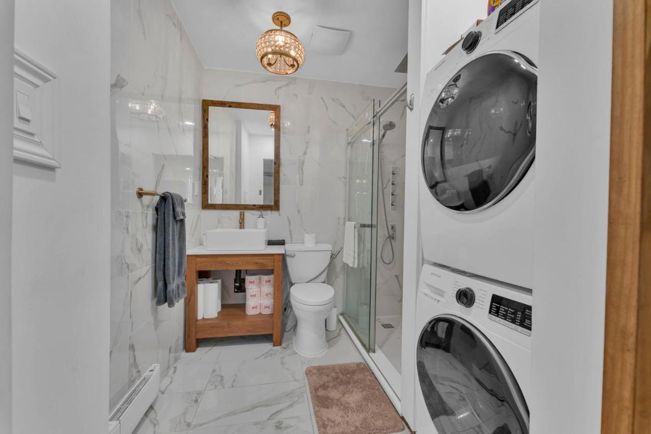 Apartment Amazing Fully Renovated On Queen St. Toronto