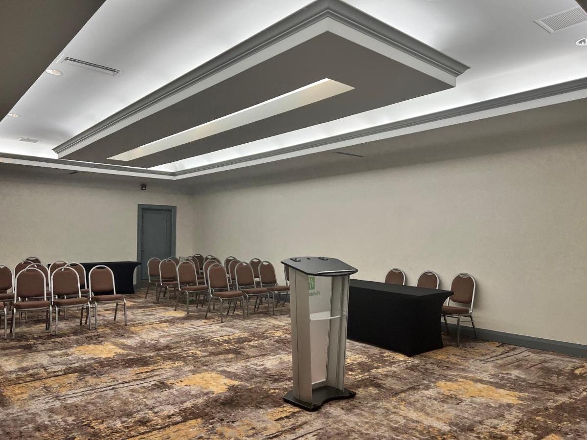 Airport East By Ihg Toronto