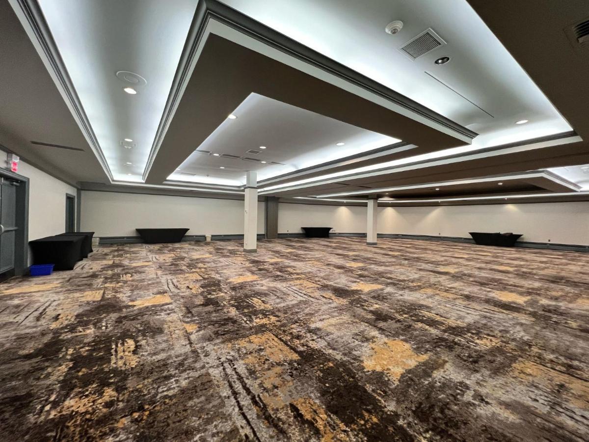 Airport East By Ihg Hotel Toronto
