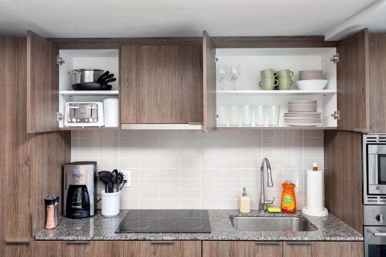 Apartment Upscale & Modern 2bd + Den 2ba Heart Of Downtown! *
