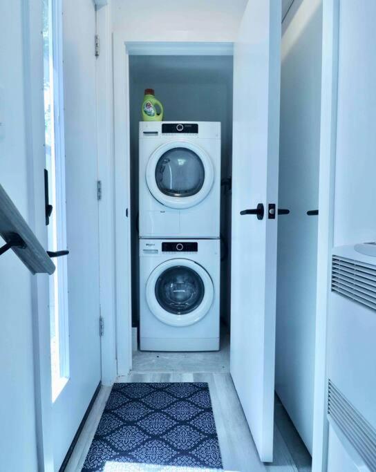 Cozy 1 Bedroom Laneway House Downtown Eastside Apartment