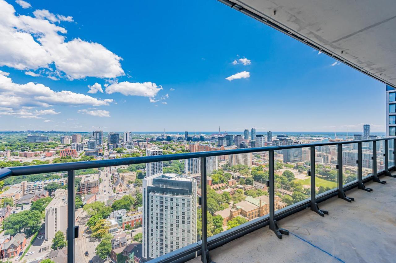 Luxury 2 Bedroom High Floor Close To Eaton Center Toronto