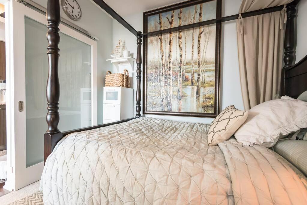 Apartment Stunning With Fantastic View Of The City! *