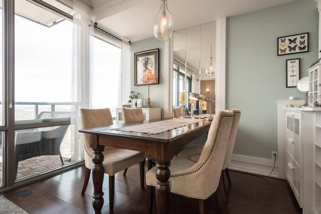 Stunning With Fantastic View Of The City!