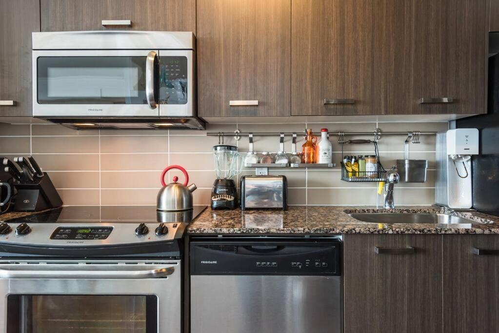 Stunning With Fantastic View Of The City! Apartment *