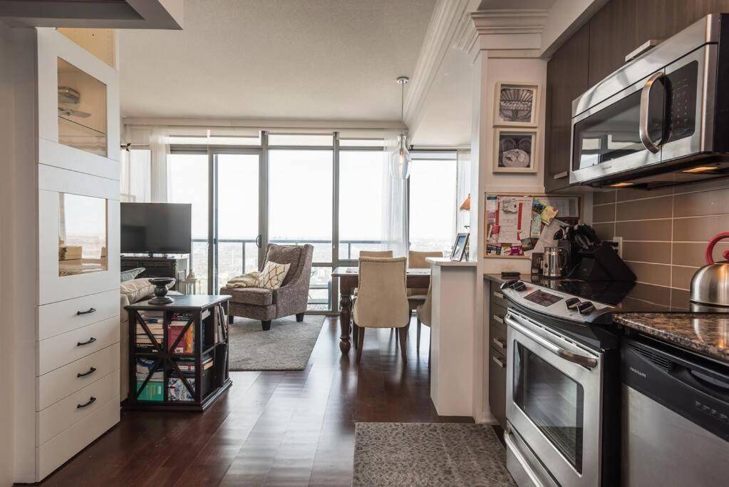 Stunning With Fantastic View Of The City! Apartment