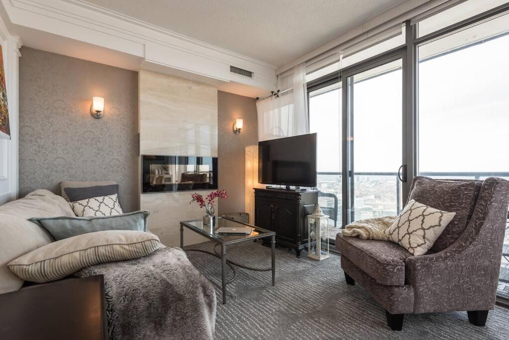 Stunning With Fantastic View Of The City! Apartment