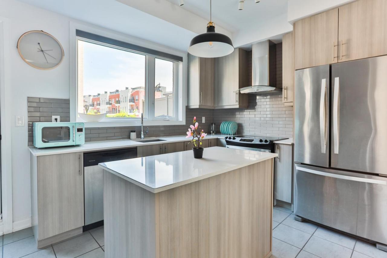 Ferienhaus 3bdr Townhouse In Downsview Park - Free Parking - 25 Min To Downtown *