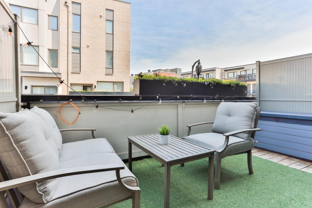 Ferienhaus 3bdr Townhouse In Downsview Park - Free Parking - 25 Min To Downtown *