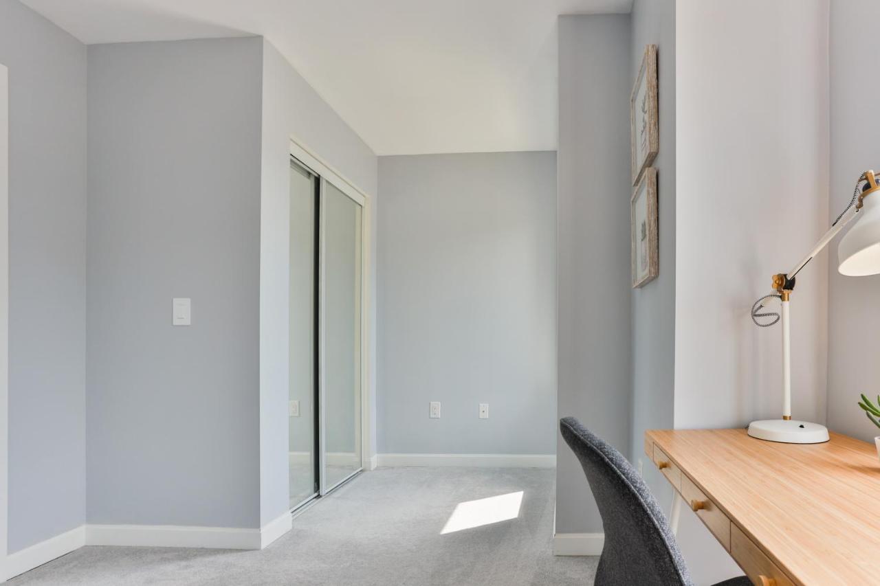 Ferienhaus 3bdr Townhouse In Downsview Park - Free Parking - 25 Min To Downtown Toronto