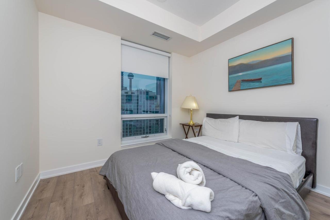 Apartment Pristine 1br + Den -harbour Front Downtown - *