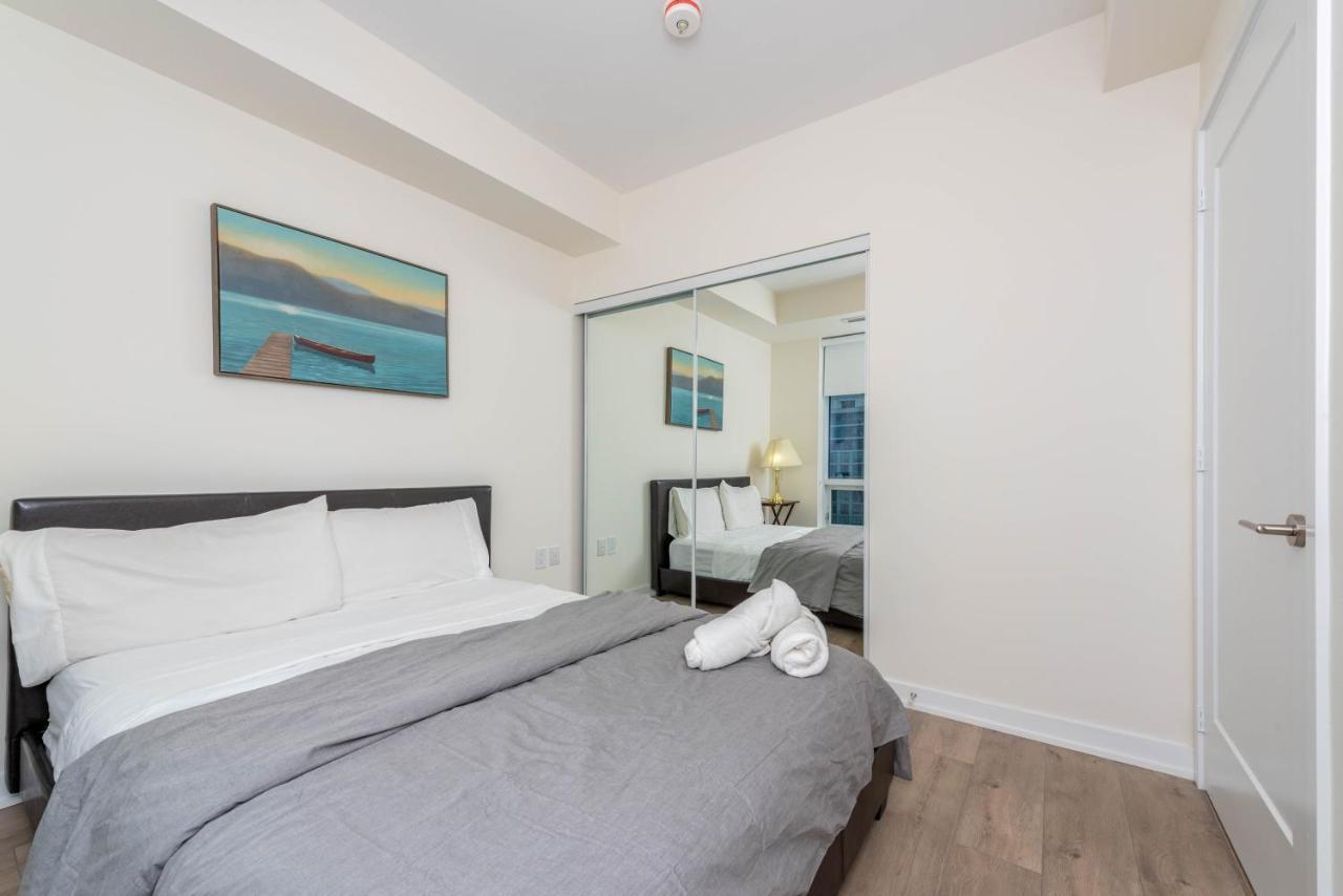 Pristine 1br + Den -harbour Front Downtown -