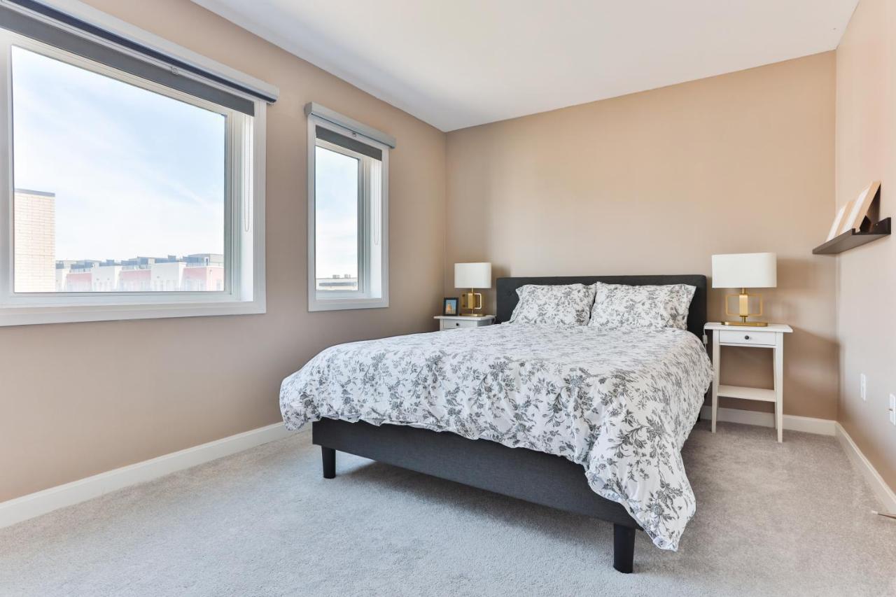 Ferienhaus 3bdr Townhouse In Downsview Park - Free Parking - 25 Min To Downtown *