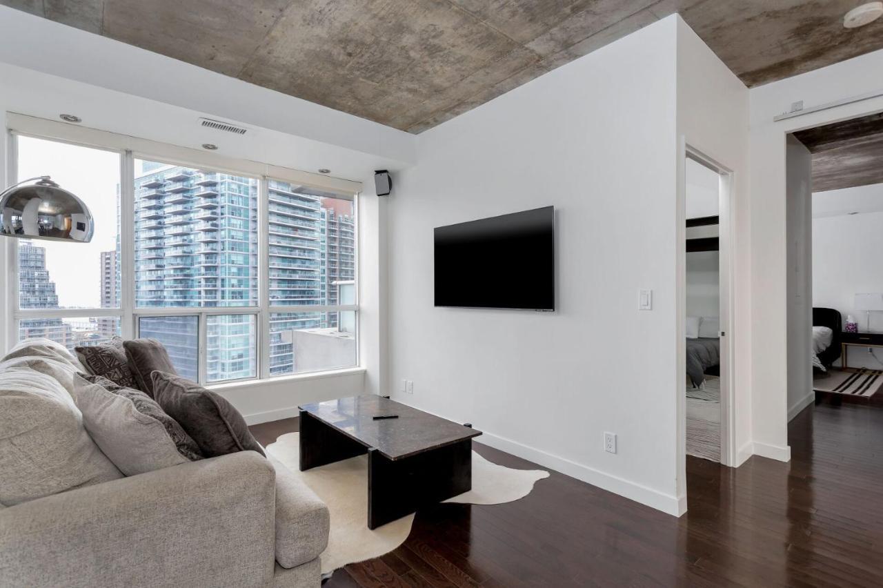 Apartment 2 Bedroom W Terrace And Parking! *