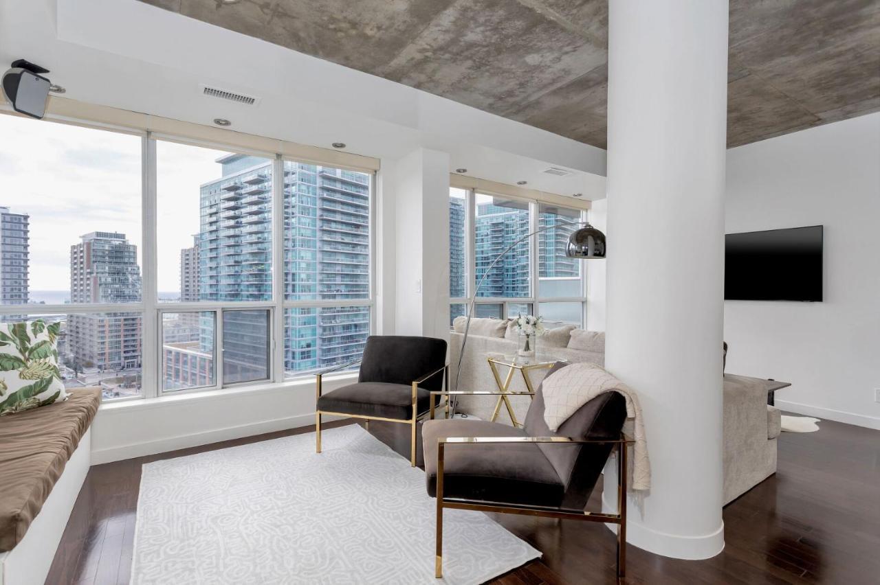 2 Bedroom W Terrace And Parking!