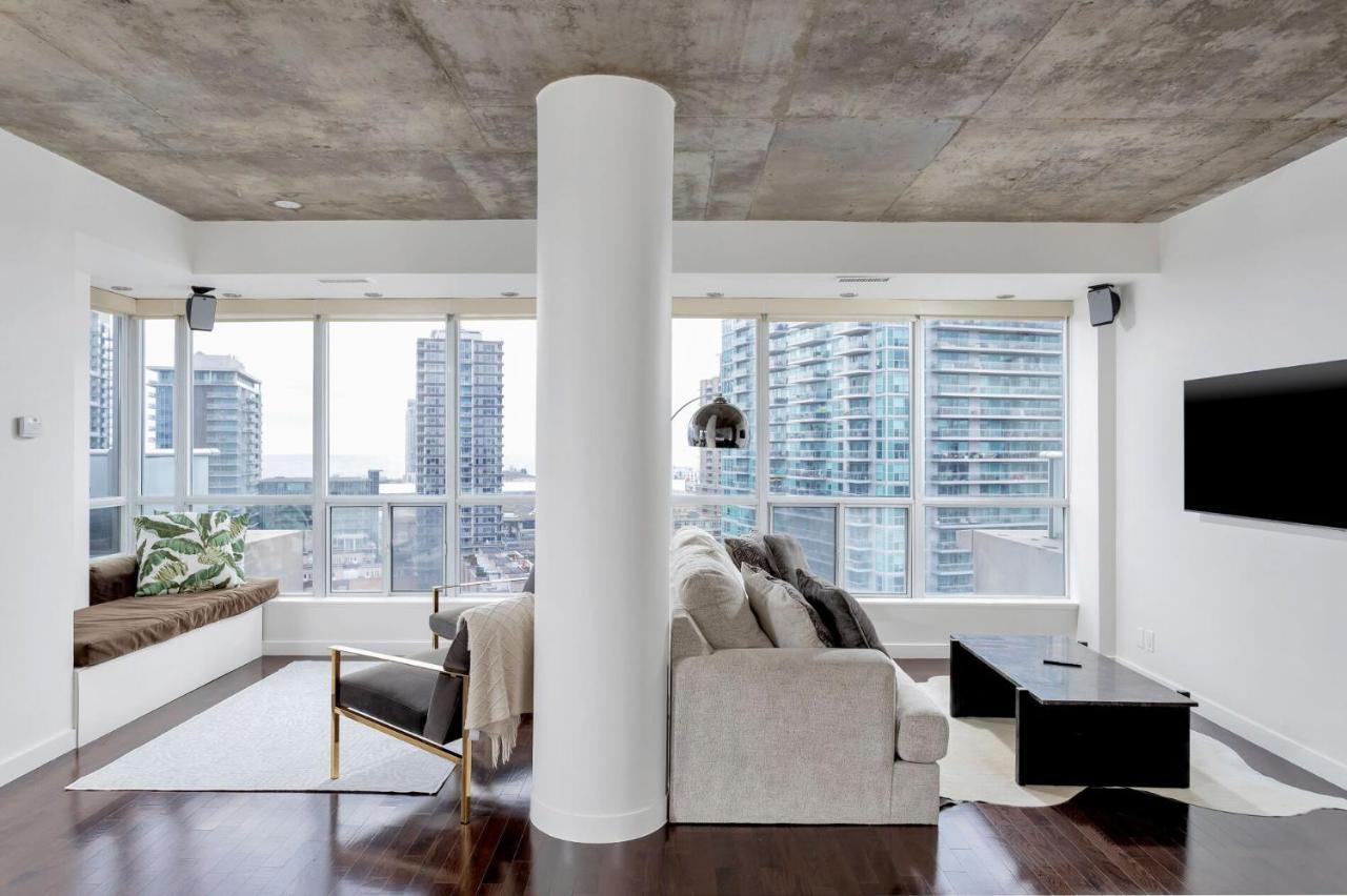 2 Bedroom W Terrace And Parking! Apartment