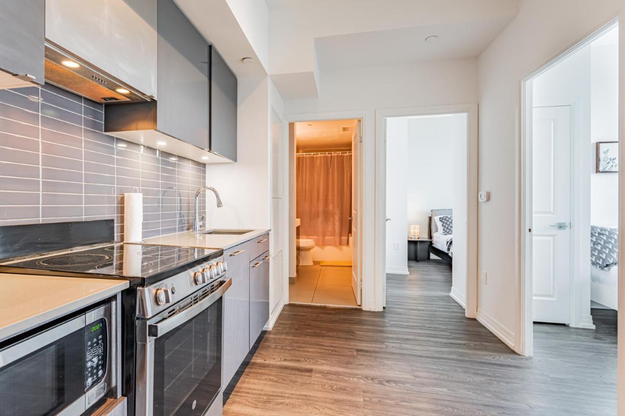 Luxury 2 Bedroom High Floor Close To Eaton Center Guest house Toronto