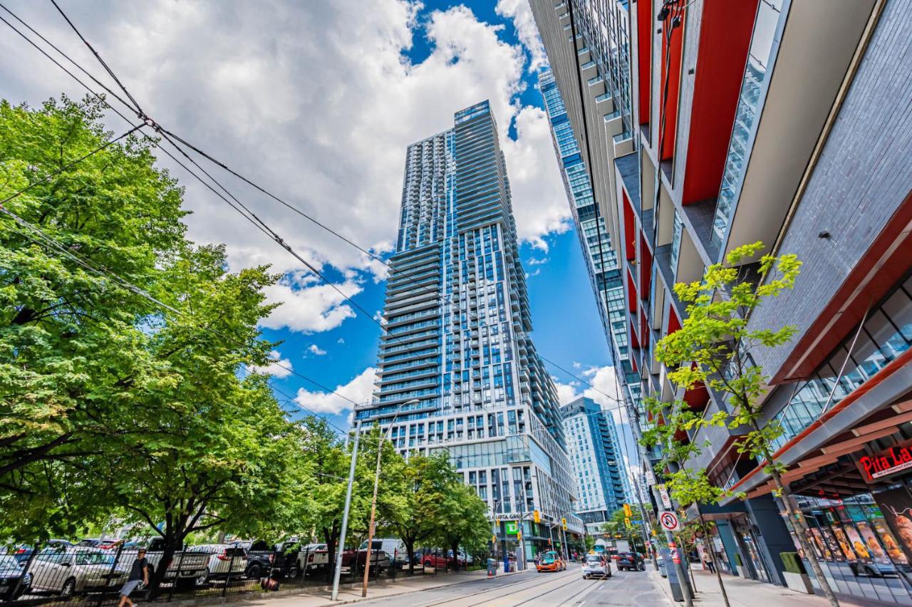Luxury 2 Bedroom High Floor Close To Eaton Center * Toronto
