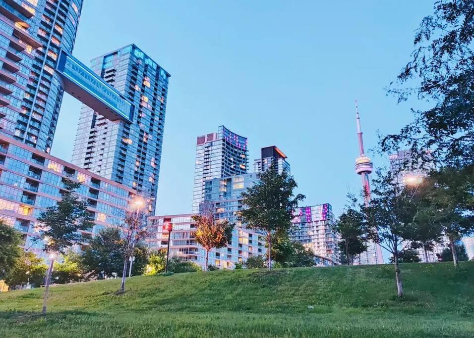 Exquisite By Cn Tower- Dwtown , To Apartment