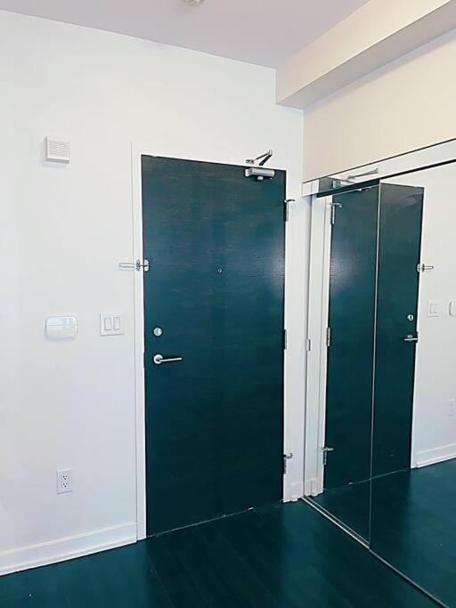 Beautiful In The Centre Of Downtown Apartment
