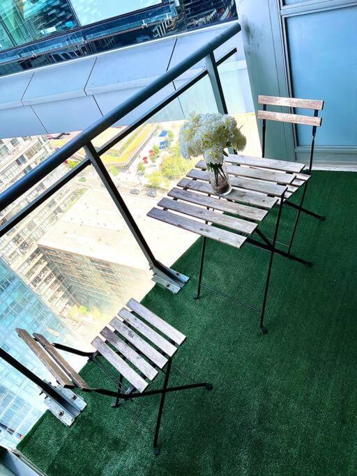 Beautiful In The Centre Of Downtown Apartment *