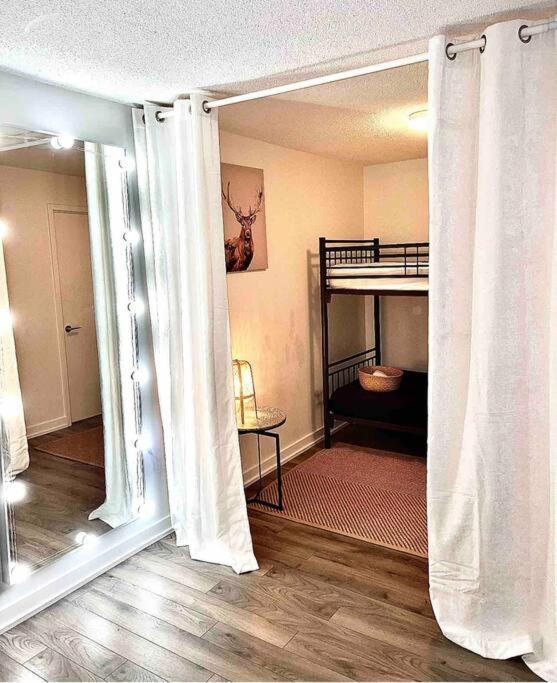Beautiful In The Centre Of Downtown Apartment Toronto