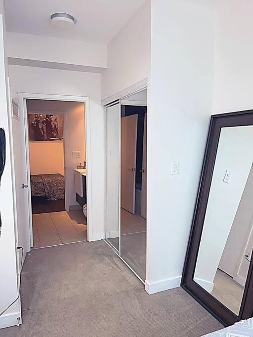 Beautiful In The Centre Of Downtown Apartment Toronto