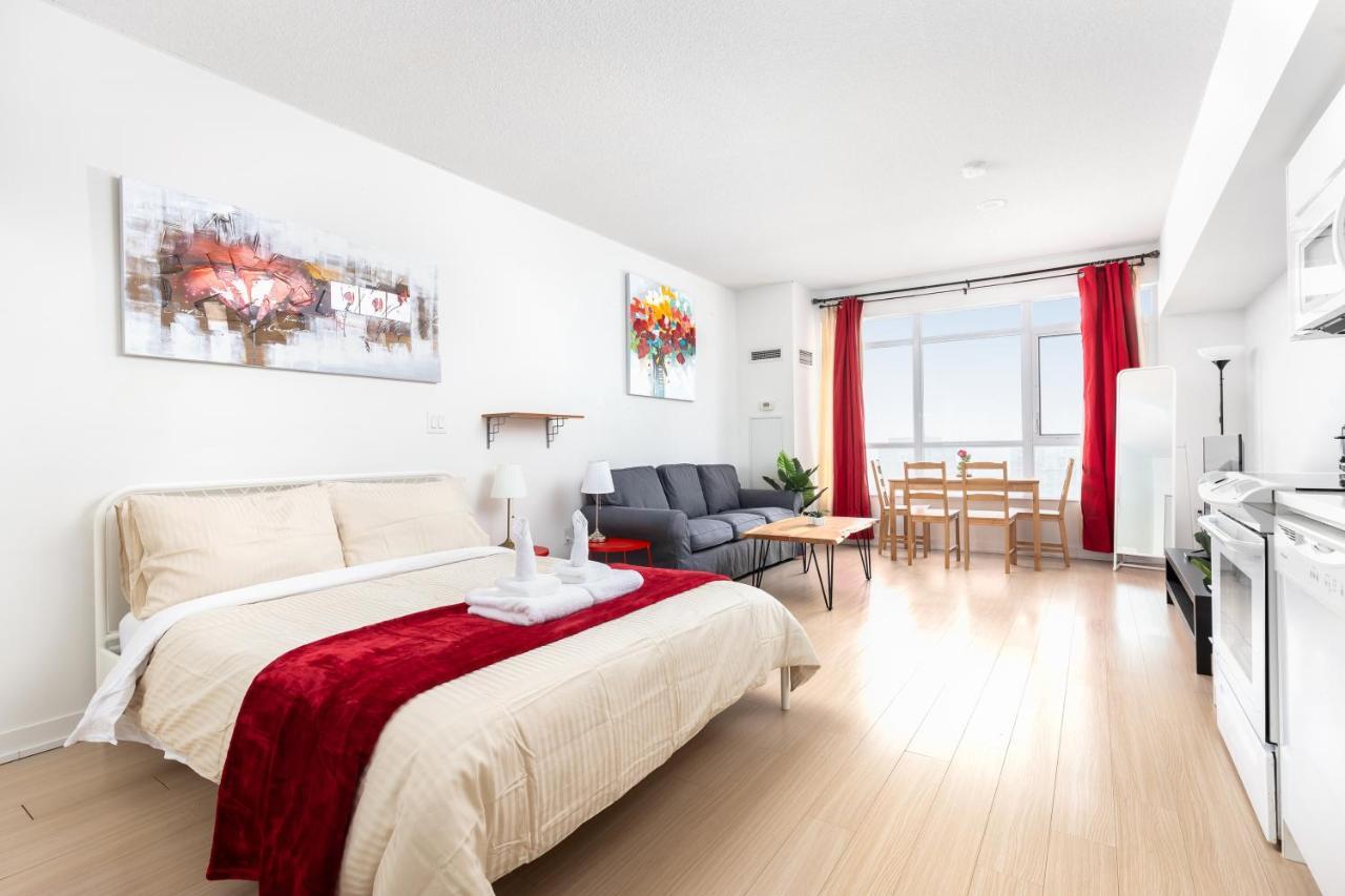 Perfectly Downtown With Free Parking Apartment Toronto