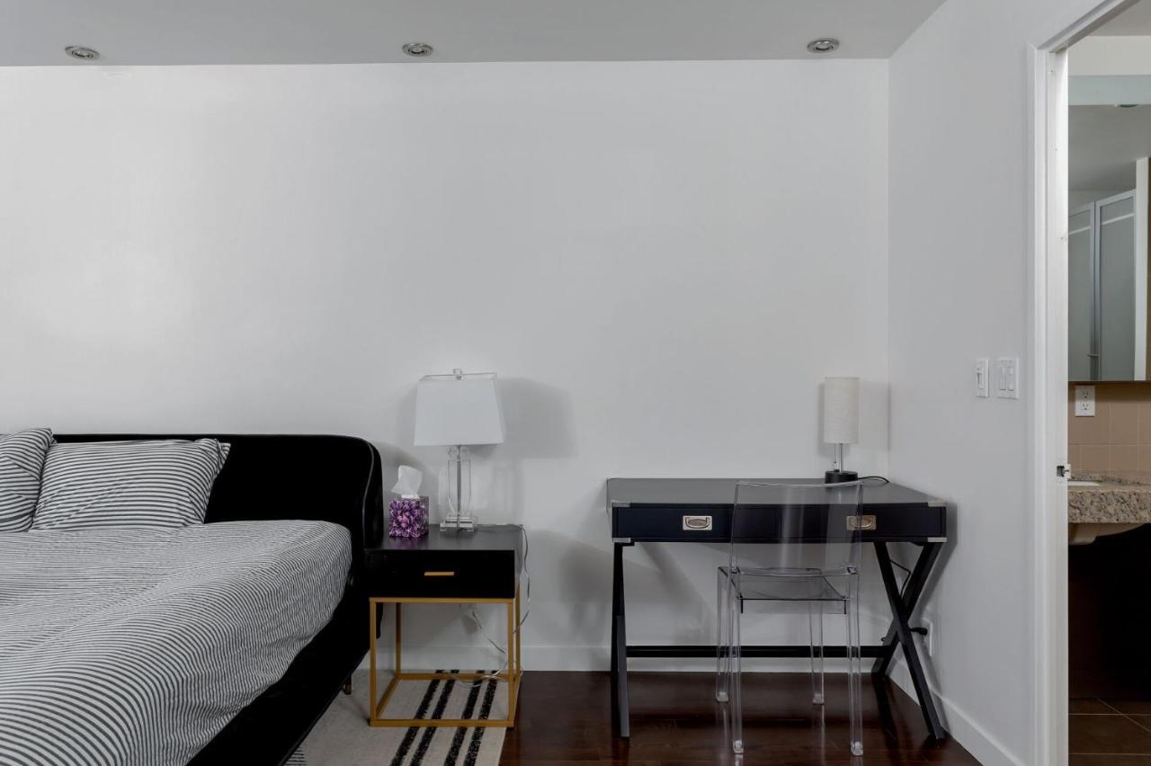 2 Bedroom W Terrace And Parking! Apartment *