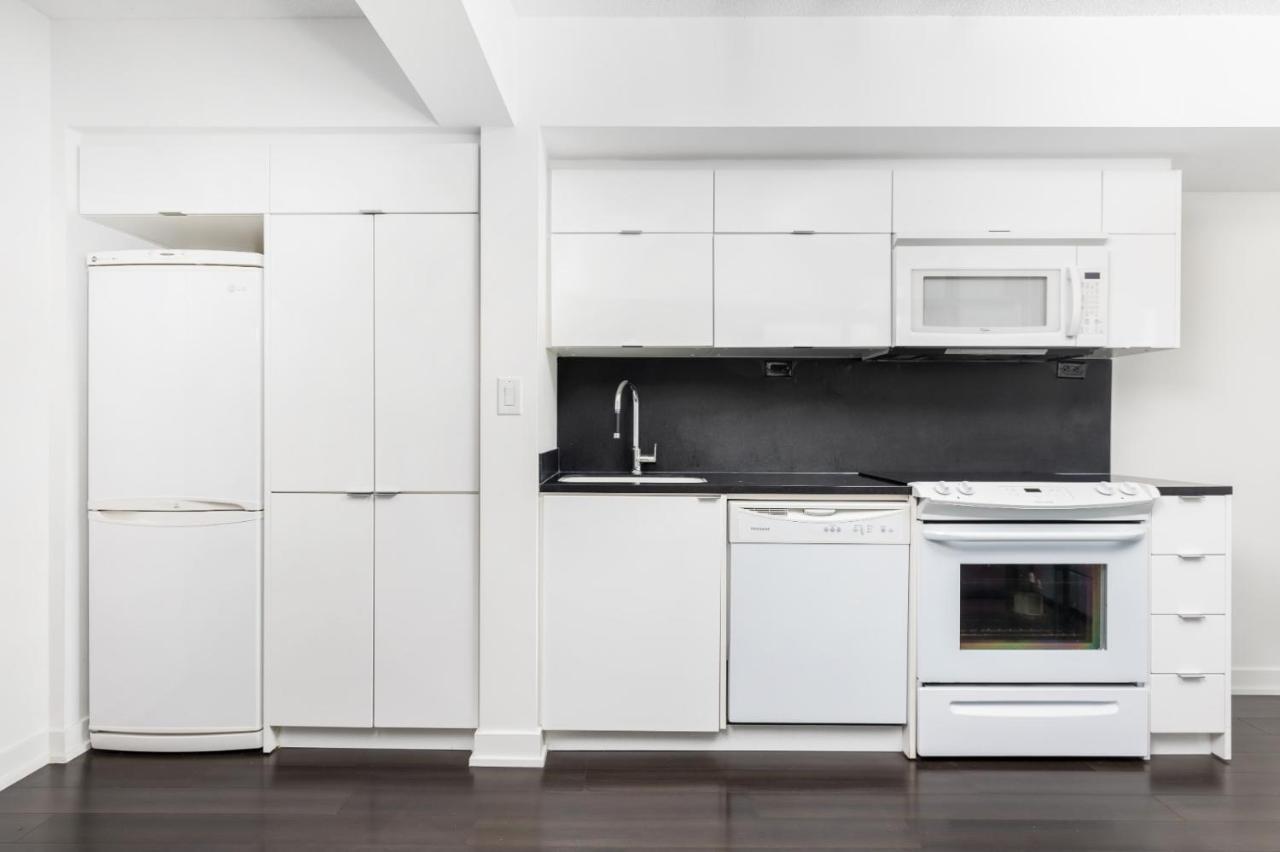 Perfectly Downtown With Free Parking Apartment *