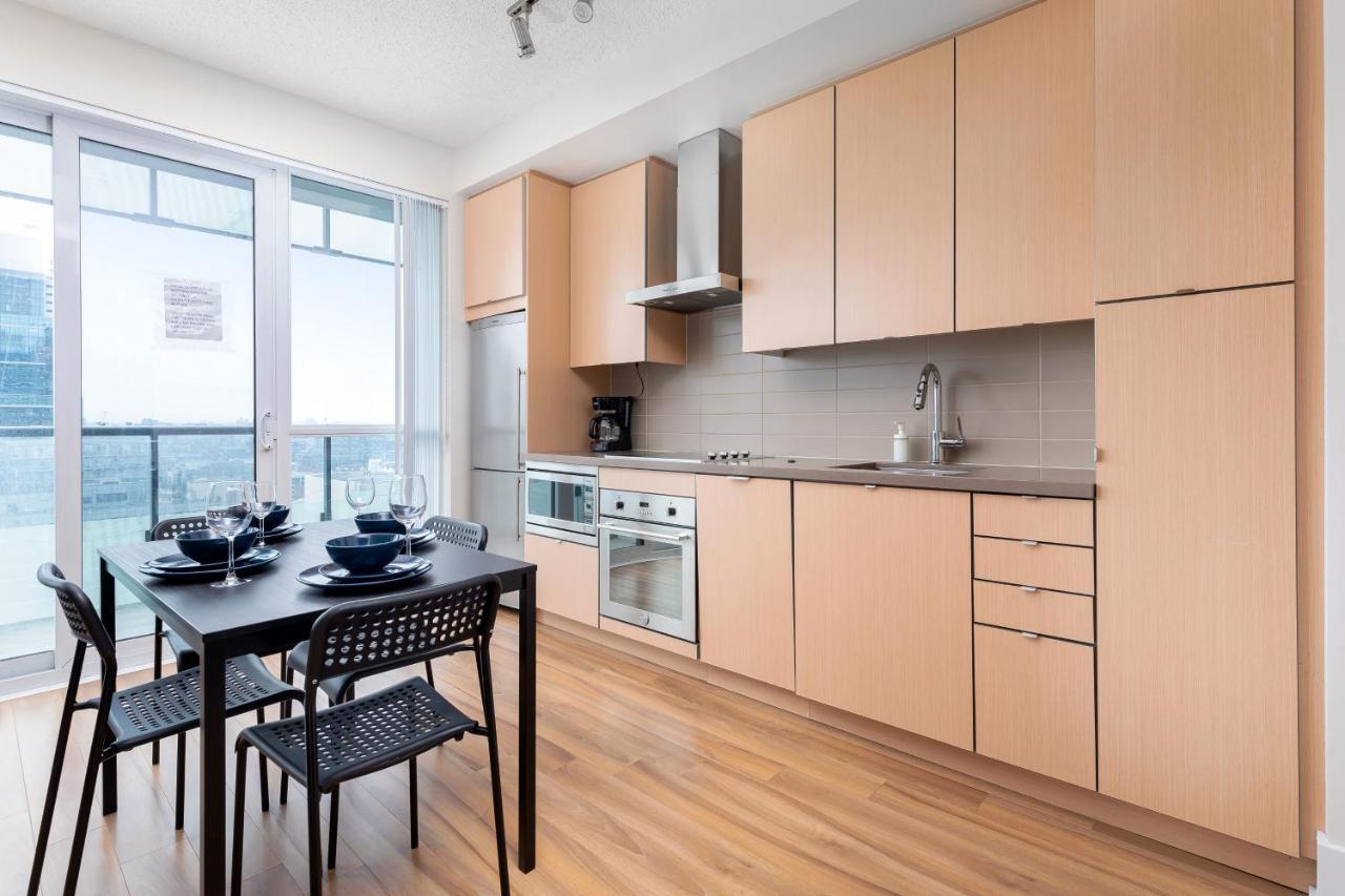 Across From The Cn Tower, Metro Convention Centre And Rogers Centre In Downtown Core Apartment Toronto