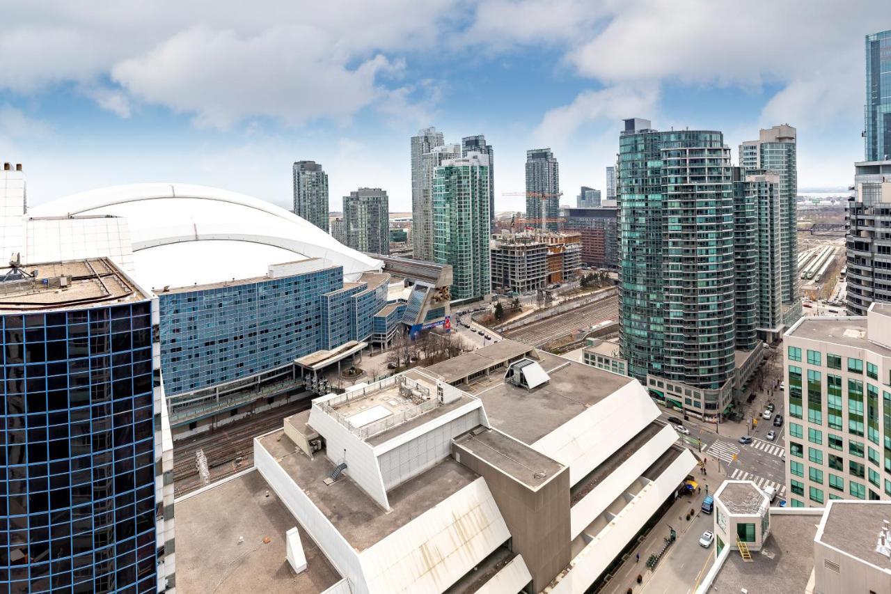 Across From The Cn Tower, Metro Convention Centre And Rogers Centre In Downtown Core Apartment *