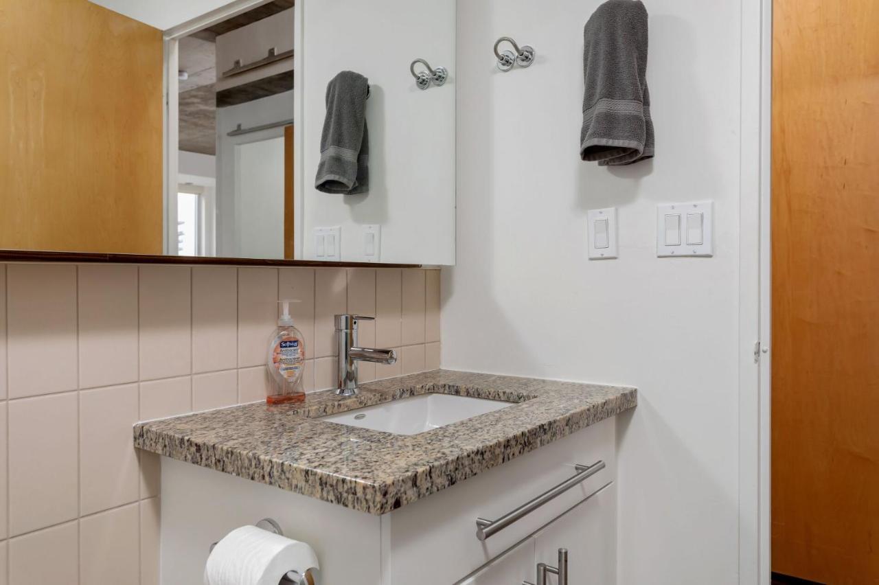 Apartment 2 Bedroom W Terrace And Parking! Toronto