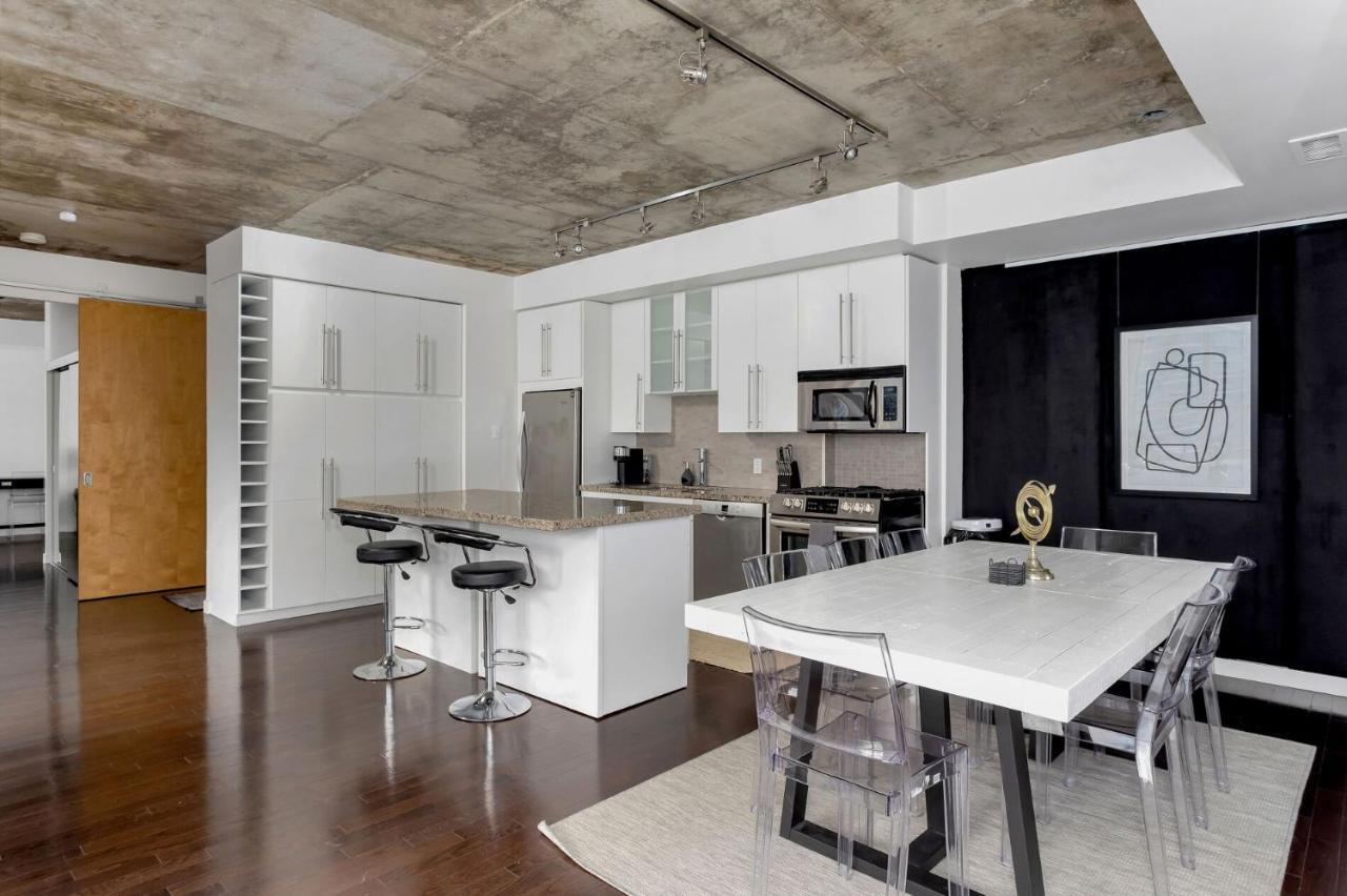 Apartment 2 Bedroom W Terrace And Parking! *