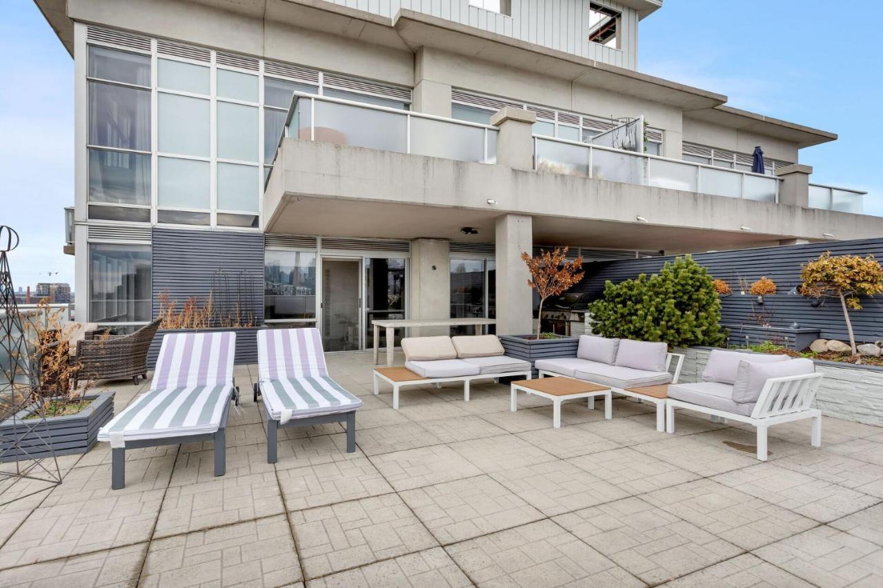 2 Bedroom W Terrace And Parking! * Toronto
