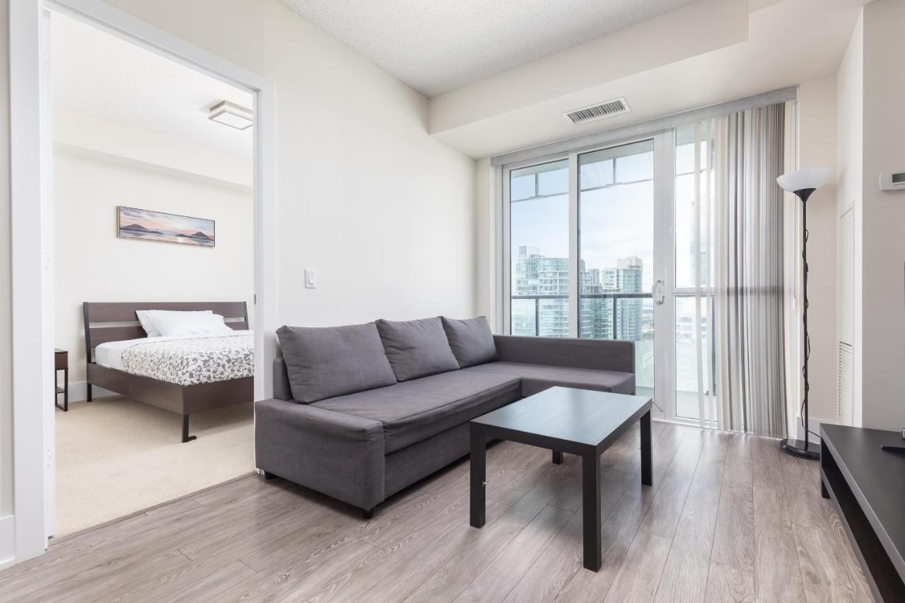 Across From The Cn Tower, Metro Convention Centre And Rogers Centre In Downtown Core Apartment