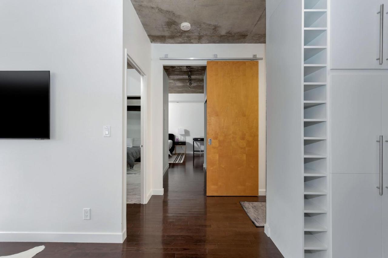 2 Bedroom W Terrace And Parking! Toronto