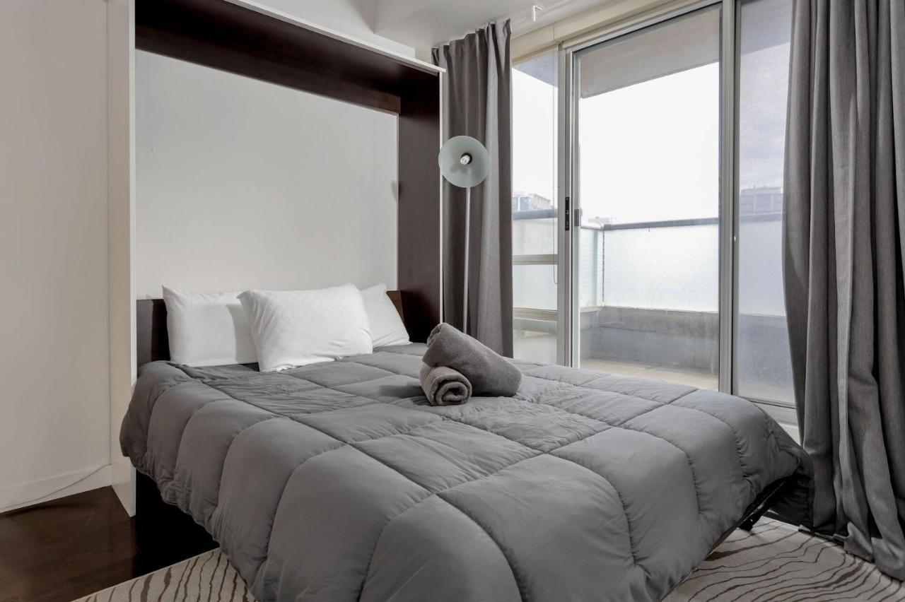 2 Bedroom W Terrace And Parking!