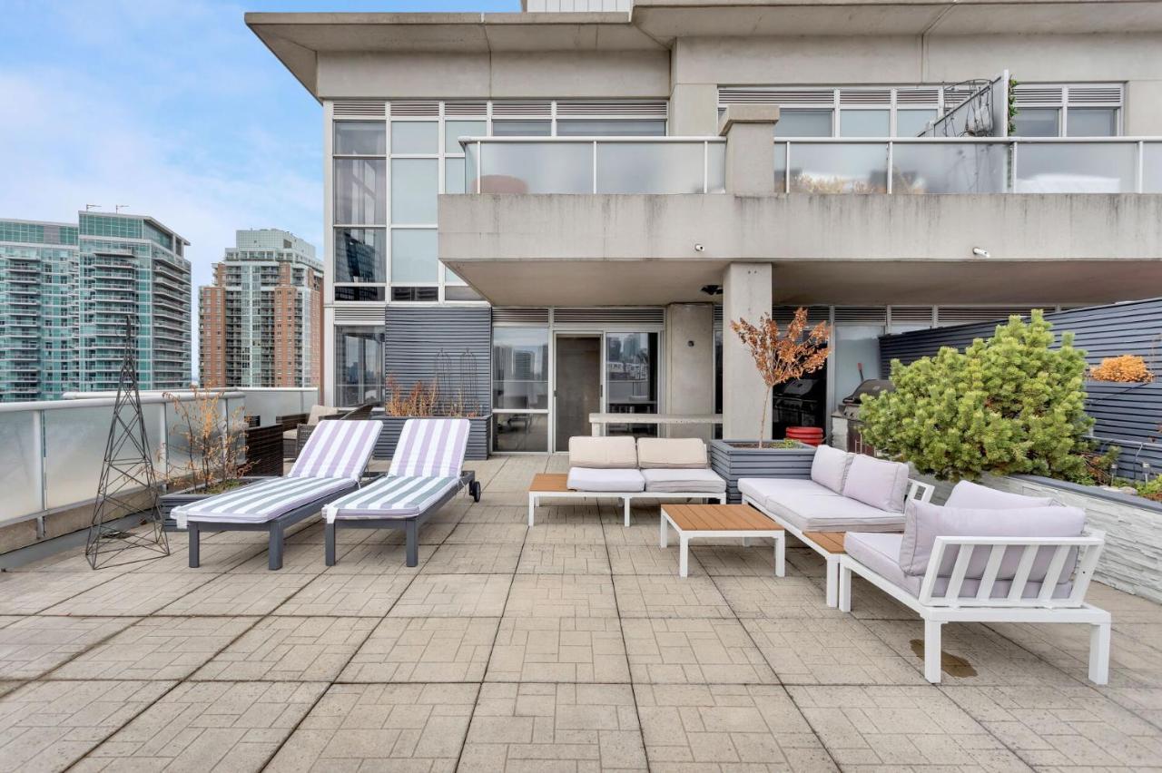 Apartment 2 Bedroom W Terrace And Parking! *