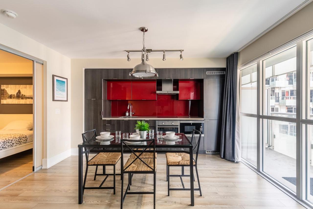 Across From The Cn Tower, Metro Convention Centre And Rogers Centre In Downtown Core * Toronto