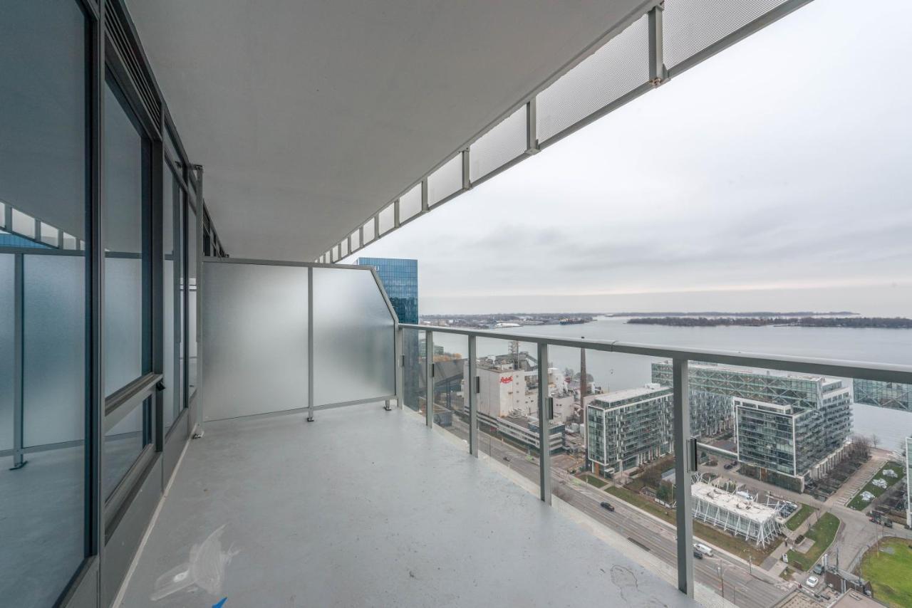 Pristine 1br + Den -harbour Front Downtown - Apartment