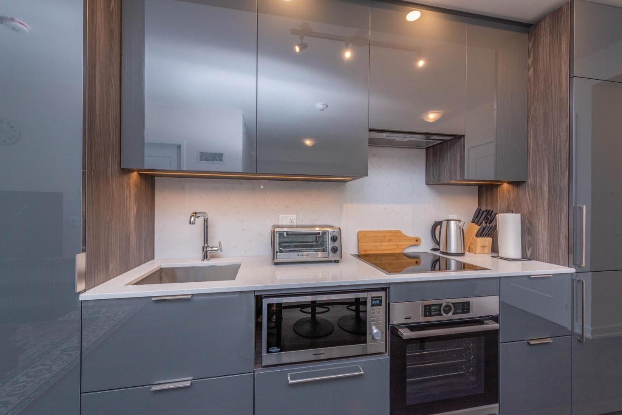 Apartment Pristine 1br + Den -harbour Front Downtown - Toronto